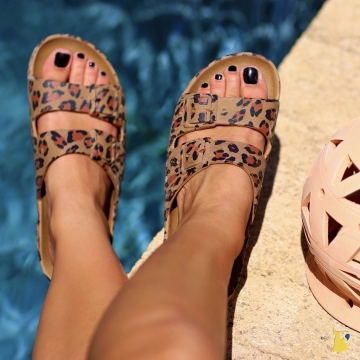 Osez l'imprimé léopard avec nos sandales Amazonia. Félines et féminines, elles existent en 5 coloris. Grrrr 🐆

📸 @mona.pix 
.
.
.
#leopardoprint #leopardo #shoes #sandals #shoesbrand #summershoes