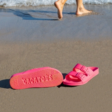 Quelle est votre saison favorite ? 
Nous, c’est l’été ! Encore un peu de patience avant de pouvoir marcher sur le sable de vos plages préférées 👣🩷